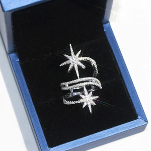 Anello di Lusso Europeo con Micro Incastonature a Stella, Ornamento Geometrico Multistrato - Product Image 2