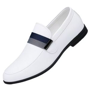 Mocassins en cuir pour hommes à bout rond, semelle extérieure en caoutchouc, tendance automne, décorés de bandes, chaussures décontractées - Product Image 5