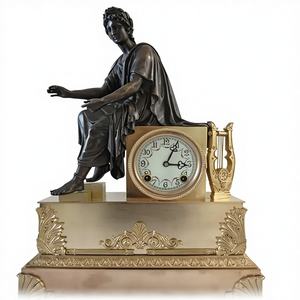 Horloge de cheminée néoclassique antique en laiton doré avec sculpture de la Musée <span class=keywords><strong>des</strong></span> Arts en bronze - Product Image 1