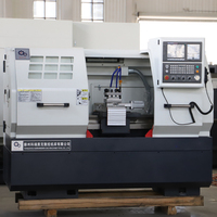Tour CNC de précision à grande vitesse petite structure horizontale CNC6136 à lit plat avec capacité d'usinage à usage moyen