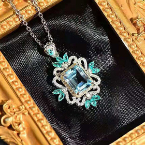 Collana con Ciondolo in Pietra Blu Oceano per Donne, Gioiello Scintillante alla Moda per Uso Quotidiano, Regalo - Product Image 1