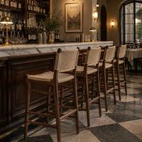 Silla de Bar de Madera Arqueada de Calidad Profesional con Detalle de Cuerda Natural para Hostelería y Catering
