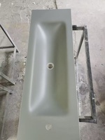 Comptoir de salle de bain minimaliste personnalisé en dalle de roche, courbé à chaud, intégré et sans joint, avec évier et support de robinet monotrou pour la maison