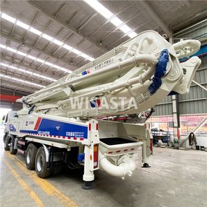 Camión Bomba de Concreto Usado Zoomlion Benz Actros 8X4 con Chasis y Pluma de 56m en Venta - Product Image 3