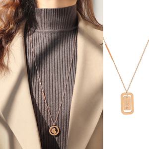 ヨーロッパレトロ英語ラッキーチェーンハートペンダントロングネックレスセーターチェーンチタンスチール18K金メッキM041-2 - Product Image 1