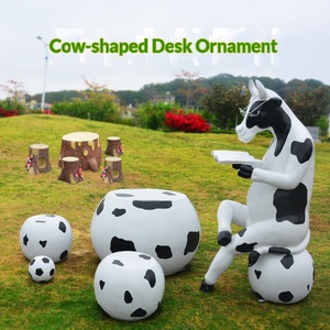 Silla de Ocio Hecha a Mano con Diseño de Vaca de Fibra de Vidrio y Adorno Decorativo para Jardín, Patio o Paisaje - Product Image 2