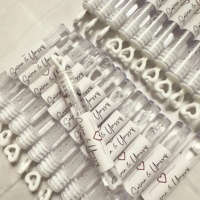 Nicro Usine Personnalisé 4ml Tube À Bulles En Plastique En Forme De Coeur Mini Bouteille À Bulles De Savon Baguettes Anniversaire Photo Props Faveurs De Fête De Mariage