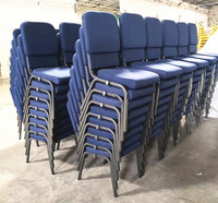 Chaise de banquet empilable en acier durable, vente chaude en gros, pour mariage, hôtel, restaurant, fête, événement, église, salle, salon, parc