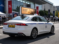 Affichage publicitaire LED intelligent double face pour toit intérieur - Modèle universel étanche IP65 pour toits de taxi avec animation de texte