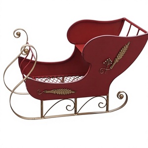 Décoration de Noël en métal rouge, traîneau du Père Noël, ornement traditionnel fait à la main - Product Image 4
