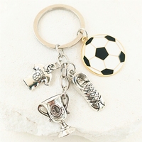 Maillots, chaussures, trophées, ballons de football effet goutte d'huile, porte-clés, souvenirs d'athlètes, sacs à dos et accessoires en alliage populaires (MOQ)