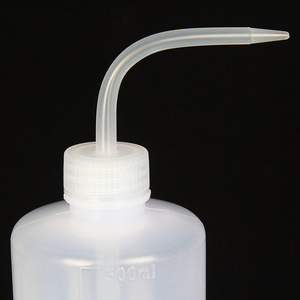Botella de Spray de Plástico Langjian de 500 ml con Escala Graduada para Regar Plantas - Product Image 3