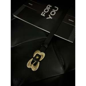 Cinturón de Cuero Fiori Dorado con Doble Hebilla, Accesorio Casual para Mujer, Talla Estándar - Product Image 3