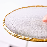 Assiettes de présentation en verre texturées à bord doré, idéales pour les mariages et les réceptions – Nouveauté très prisée