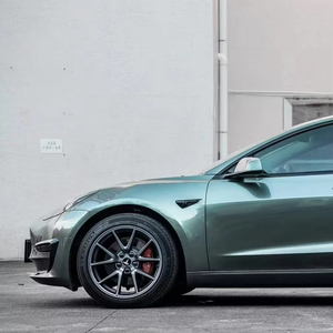 Pellicola Vinilica Autoadesiva in PET Effetto Metallo Liquido Lucido a Specchio per Personalizzazione Carrozzeria <span class=keywords><strong>Auto</strong></span> - Product Image 1