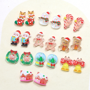 Vente en gros de breloques pour ongles de Noël 3D mignonnes et amusantes, bonhomme de neige, renne, accessoires pour la décoration des ongles, fournitures en plastique pour la décoration des ongles - Product Image 1