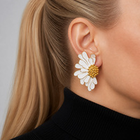 1 Pasang Anting Jepit Bunga Enamel Putih Ukuran Besar untuk Wanita, Warna Emas, Tanpa Tindik, Perhiasan Fashion Motif Bunga, Hadiah