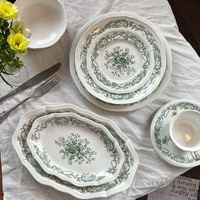 Service de vaisselle en céramique rétro de style français, compatible micro-ondes, tasses gaufrées, assiettes vert olive, bols floraux haut de gamme, plats à motifs végétaux