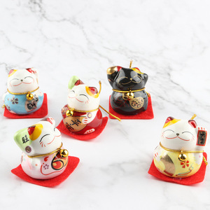 Prix usine Top cadeau porcelaine japonaise petite Figurine cadeau en céramique Fortune <span class=keywords><strong>chat</strong></span> <span class=keywords><strong>porte</strong></span>-<span class=keywords><strong>bonheur</strong></span> Maneki pour la maison hôtel voiture décor - Product Image 3