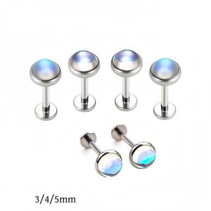 Piercing fin en titane Lotus avec pierre de lune pour cartilage, conque, hélix, tragus, labret plat - Product Image 3