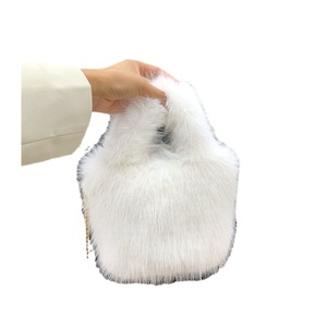 Luxe femmes fausse fourrure sac à bandoulière Simple couleur unie Cool chaîne en peluche dames messager fourre-tout sac à main à la mode - Product Image 6