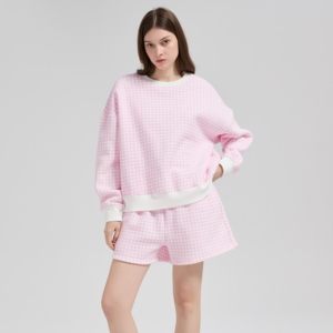 Set Personalizzato da Donna in Cotone con Logo, <span class=keywords><strong>Felpa</strong></span> e Pantaloncini Stampati a Quadri Rosa, Produzione all'Ingrosso di Alta Qualità - Product Image 1