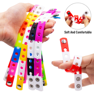 Pulseras de silicona con logotipo personalizable, perfectas para <span class=keywords><strong>Jibbitz</strong></span> y Clog Charms, recuerdos de fiesta, accesorios diarios para niños y niñas - Product Image 3