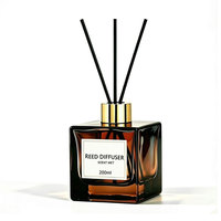 Diffuseur de parfum en verre ambré de luxe avec bouchon doré, étiquette personnalisée, logo sur mesure, design carré incurvé, huile essentielle, parfum frais, longue durée
