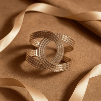 Bracelet Rétro Simple, Accessoire de Main, Bracelet Ouvert Creux Vintage Tendance en Forme de Croix Exagérée