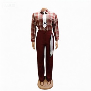 Completo da <span class=keywords><strong>donna</strong></span> due pezzi primaverile nuovo con camicia a maniche lunghe in poliestere a quadri e pantaloni al ginocchio, casual, con design a contrasto e fiocco, di tendenza - Product Image 3