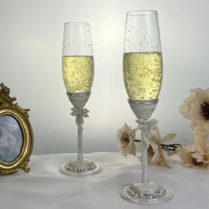 Novo estilo bowknot metal dourado e branco haste de altura taças de vinho frisado taça de champanhe flauta