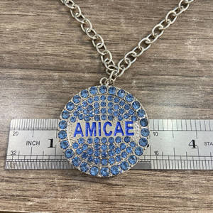 قلادة كبيرة الحجم من سبائك الزنك اللامعة باللون الأزرق الفاتح، هدية تخرج وانضمام إلى جمعية زيتا أميكا، تصميم عصري على الطراز اليوناني - Product Image 3