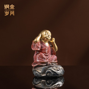Estatua de Monje Zen de Cobre y Oro, Adorno de Escritorio Metálico Hecho a Mano, Figura Decorativa Artística para el Hogar u Oficina - Product Image 3