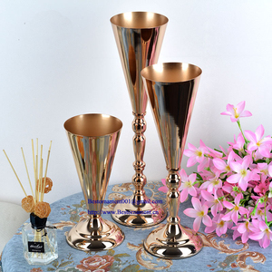 Trompetas Doradas <span class=keywords><strong>de</strong></span> Metal Pulido, <span class=keywords><strong>Centros</strong></span> <span class=keywords><strong>de</strong></span> <span class=keywords><strong>Mesa</strong></span> Altos para Bodas, <span class=keywords><strong>Jarrones</strong></span> - Product Image 2