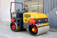 Matériel de construction : Mini-compacteur routier diesel ou essence de 2, 3, 4 ou 5 tonnes, rouleau compresseur autoporté pour asphalte avec pneus en caoutchouc