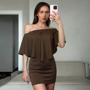 Vestido Moderno y a la Moda, Sin Tirantes, con Hombros Descubiertos, Diseño Geométrico Asimétrico con Volantes y Corte Ajustado - Product Image 5