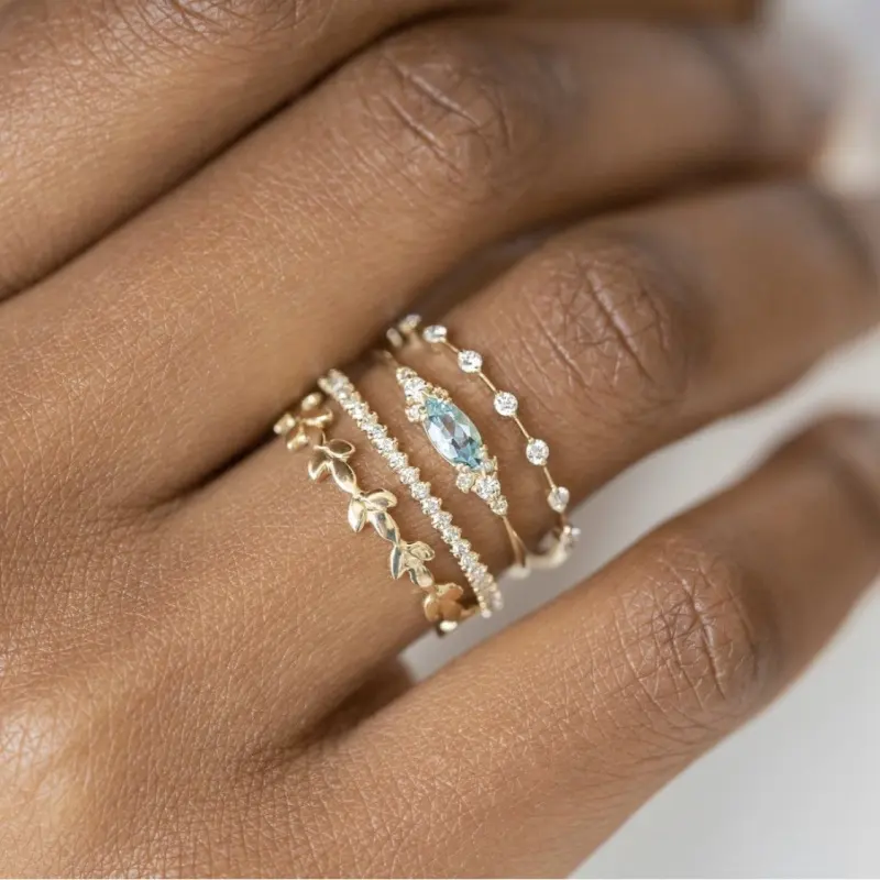 Penjualan laris Set 4 cincin emas wanita cincin zirkonia kubik cincin berlian imitasi biru dapat ditumpuk pernikahan pertunangan