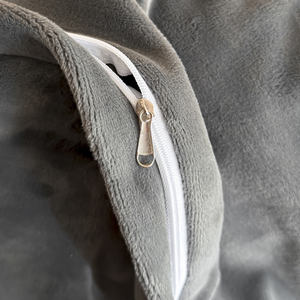 Juego de Ropa de Cama Personalizado de 4 Piezas con Bordado de Terciopelo Cristalino, Funda de Edredón de Franela y Sábanas de Terciopelo Coral - Product Image 4