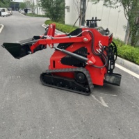 Chargeuse compacte sur chenilles pré-inspectée avec scie à roche et compacteur à plaques pour les projets de rénovation de jardins et de cours de villas
