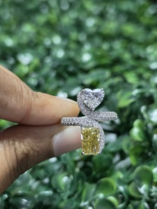 Anillo de Diamante Cultivado en Laboratorio con Corte Radiante en Forma de Corazón, Oro de 18K, Modelo CL-0040 de Caratleaf, para Mujer, Certificado IGI, Joyería para Regalo de Fiesta - Product Image 4