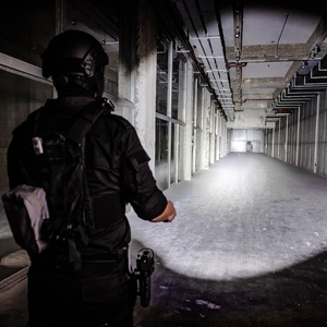 Đèn pin chiến thuật đa năng ngoài trời công suất cao thiết kế mới <span class=keywords><strong>1600</strong></span> <span class=keywords><strong>lumen</strong></span> tích hợp còi báo động tự vệ - Product Image 6