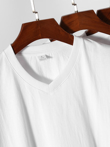 Camiseta de Cuello en V de Algodón Grueso de 210 g con Logotipo Personalizado para Hombre, Corte Holgado, Blanca, Lisa, Informal, Básica, de Manga Corta, Verano, OEM, Venta al Por Mayor - Product Image 2