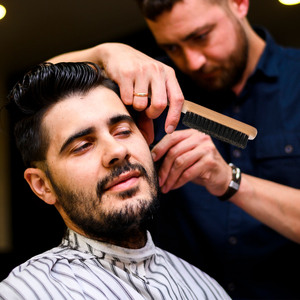Brosse à barbe personnalisée pour homme avec logo, en bois massif et poils de sanglier, brosse à huile pour la tête, brosse de barbier pour coupe de cheveux, brosse de nettoyage des cheveux, peigne de coiffage - Product Image 4