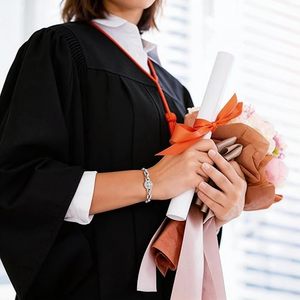 Regalo <span class=keywords><strong>de</strong></span> Graduación 2026 HOTNICE, Brazalete <span class=keywords><strong>de</strong></span> Acero Inoxidable con Cadena, Joyería Moderna para Mujer, Regalo para Hija, Nueva Vida - Product Image 4