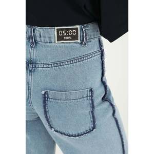 05:00 Jeans de Pierna Ancha para Mujer, Azul Denim, Costuras en Contraste, Estilo de Talle Alto 31625PNT - Product Image 1