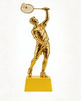 Maßgefertigter Langlebiger Zinklegierungs-Pyramidenpokal 3D Gravierte Gold-Auszeichnung Traditioneller Stil Innovatives Design Anpassbare Trophäe