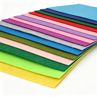 Feuilles de feutre 4 "x 4" pour l'artisanat 34 couleurs assorties Feuilles de tissu en feutre Kit de fil pour broderie Kits d'artisanat en tissu