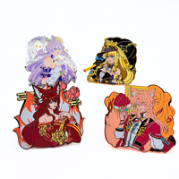 En gros : Broches et épingles en émail dur, badges, aimants, broches de revers, motifs échecs, dessins animés, hockey, drapeaux, cœurs, thèmes de graduation