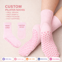 Chaussettes de Pilates personnalisées antidérapantes avec logo brodé respirantes pour femmes