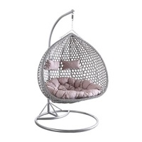 Chaise longue de jardin confortable avec toit en corde et balançoire en rotin